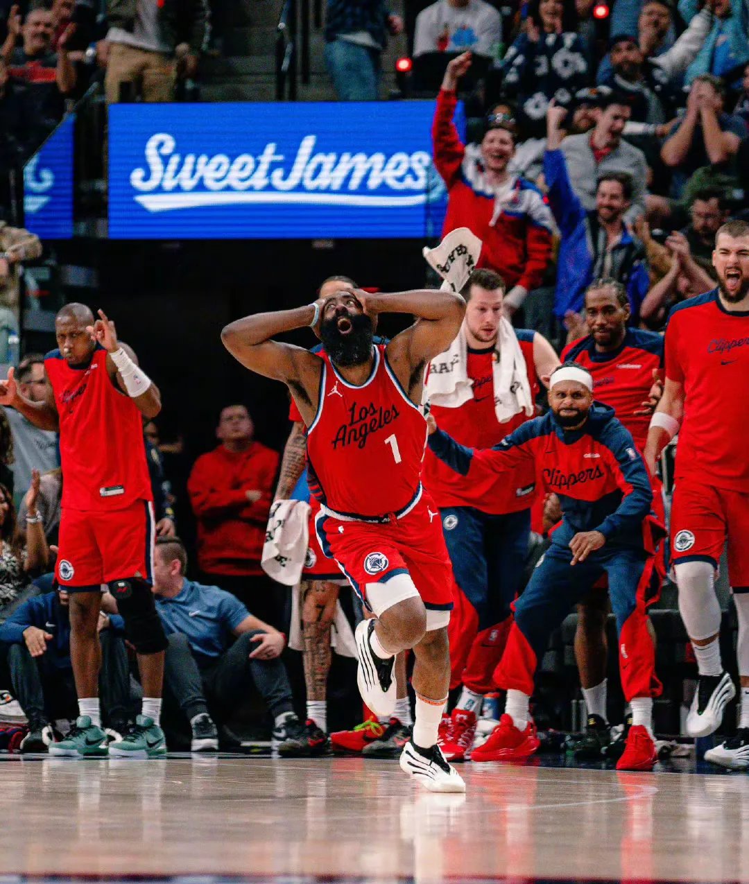 关于转折点洛杉矶快船篮板制胜，欧篮联加时末段攻防权衡，引发热议，更衣室氛围转暖的信息-英雄联盟竞猜